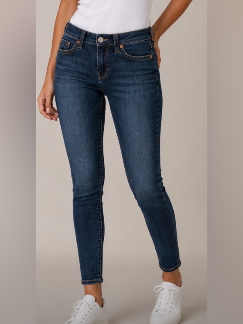 True Religion Women's Studded Blue Skinny Jeans Size 29